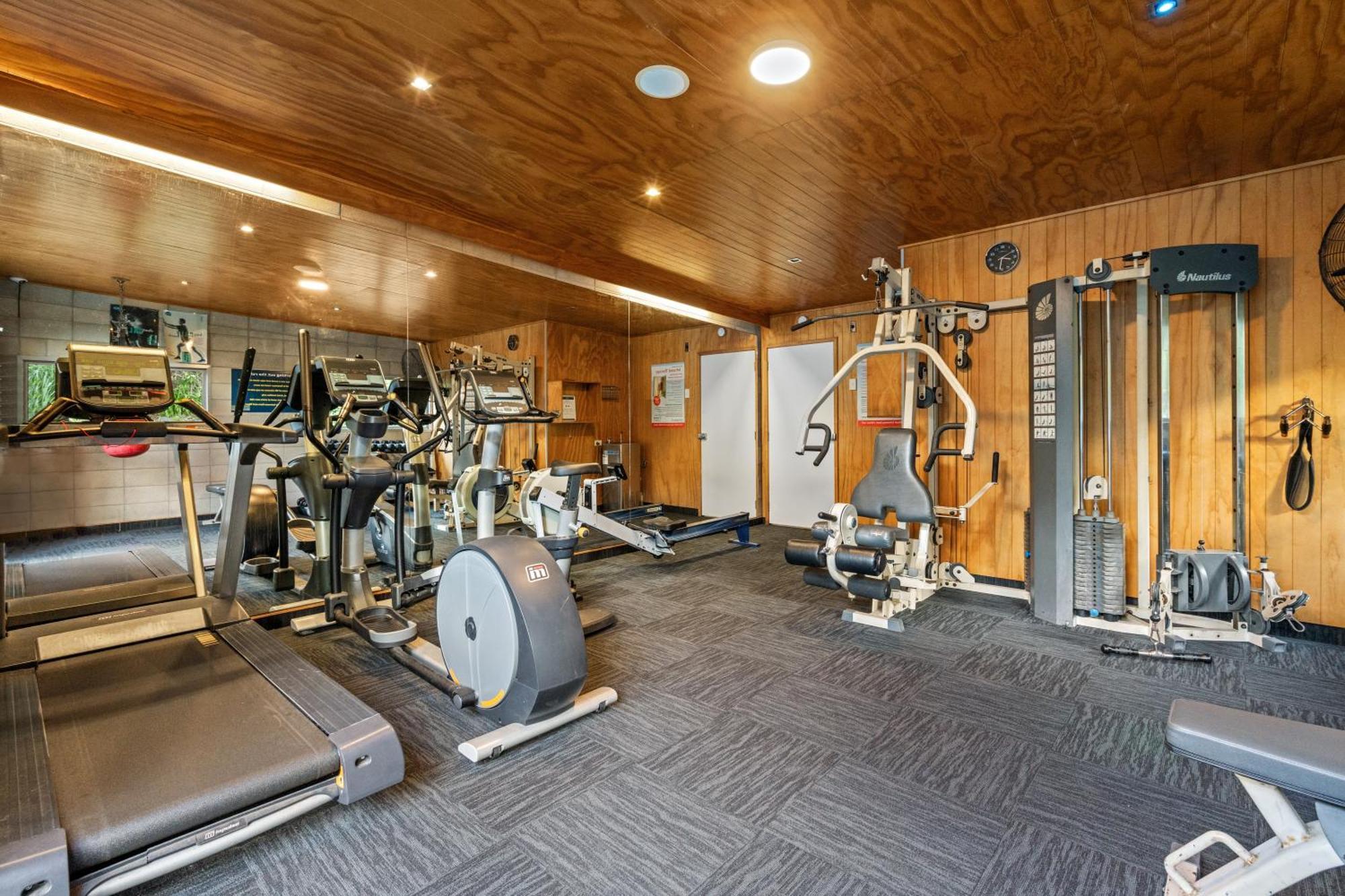 Tasman Holiday Parks - Waihi Beach Kültér fotó The gym at the 100 East 53rd Street building