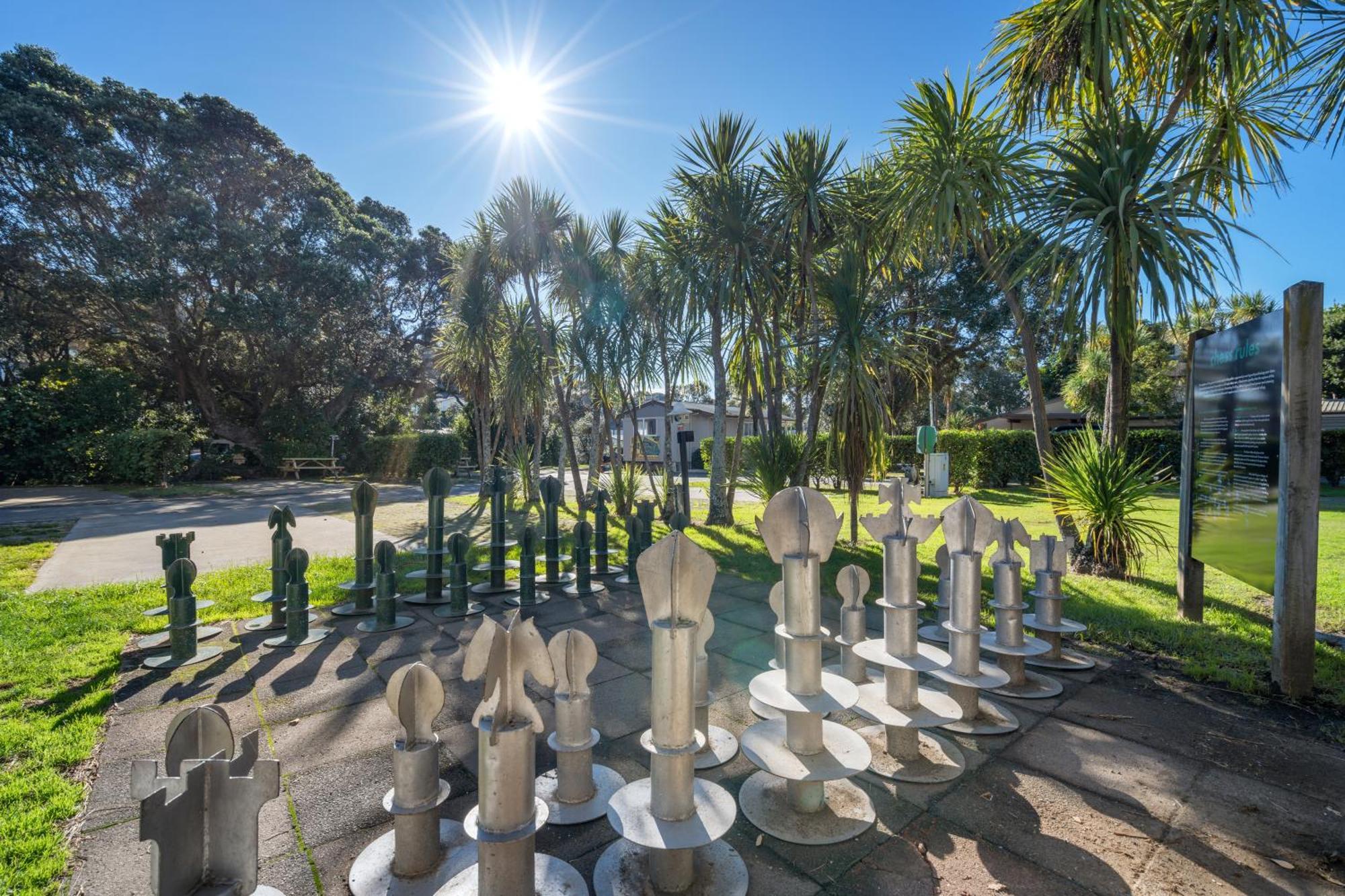 Tasman Holiday Parks - Waihi Beach Kültér fotó The sculpture park at the University of Sunshine Coast