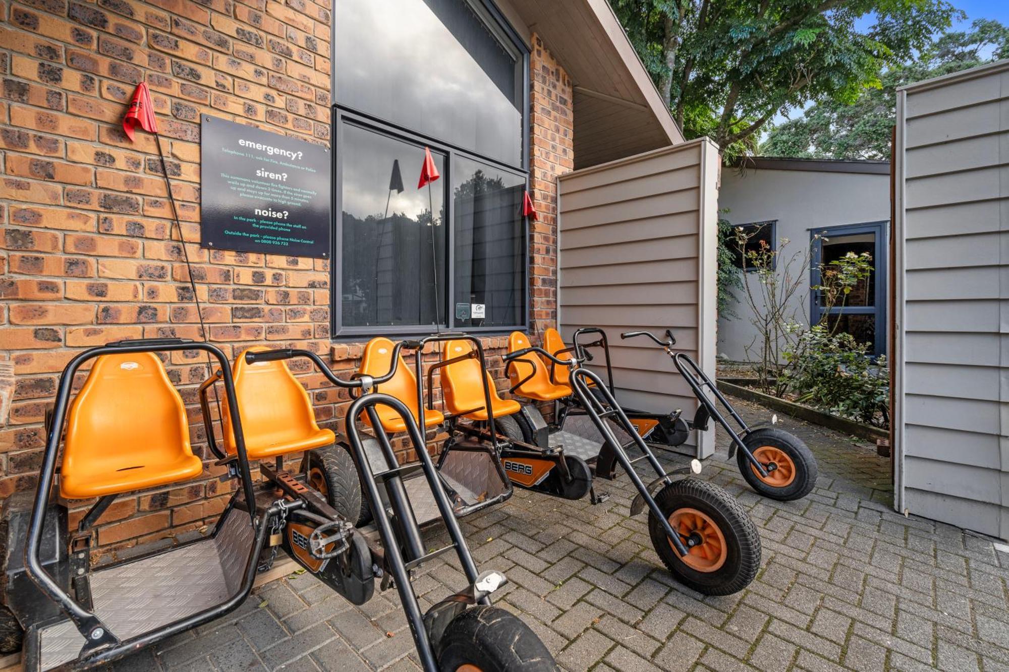 Tasman Holiday Parks - Waihi Beach Kültér fotó The bike share at the visitor centre