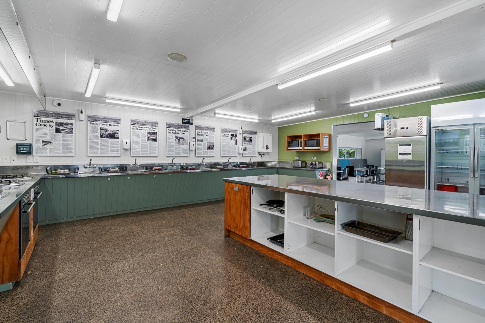 Tasman Holiday Parks - Waihi Beach Kültér fotó A laboratory at the University of the Sunshine Coast