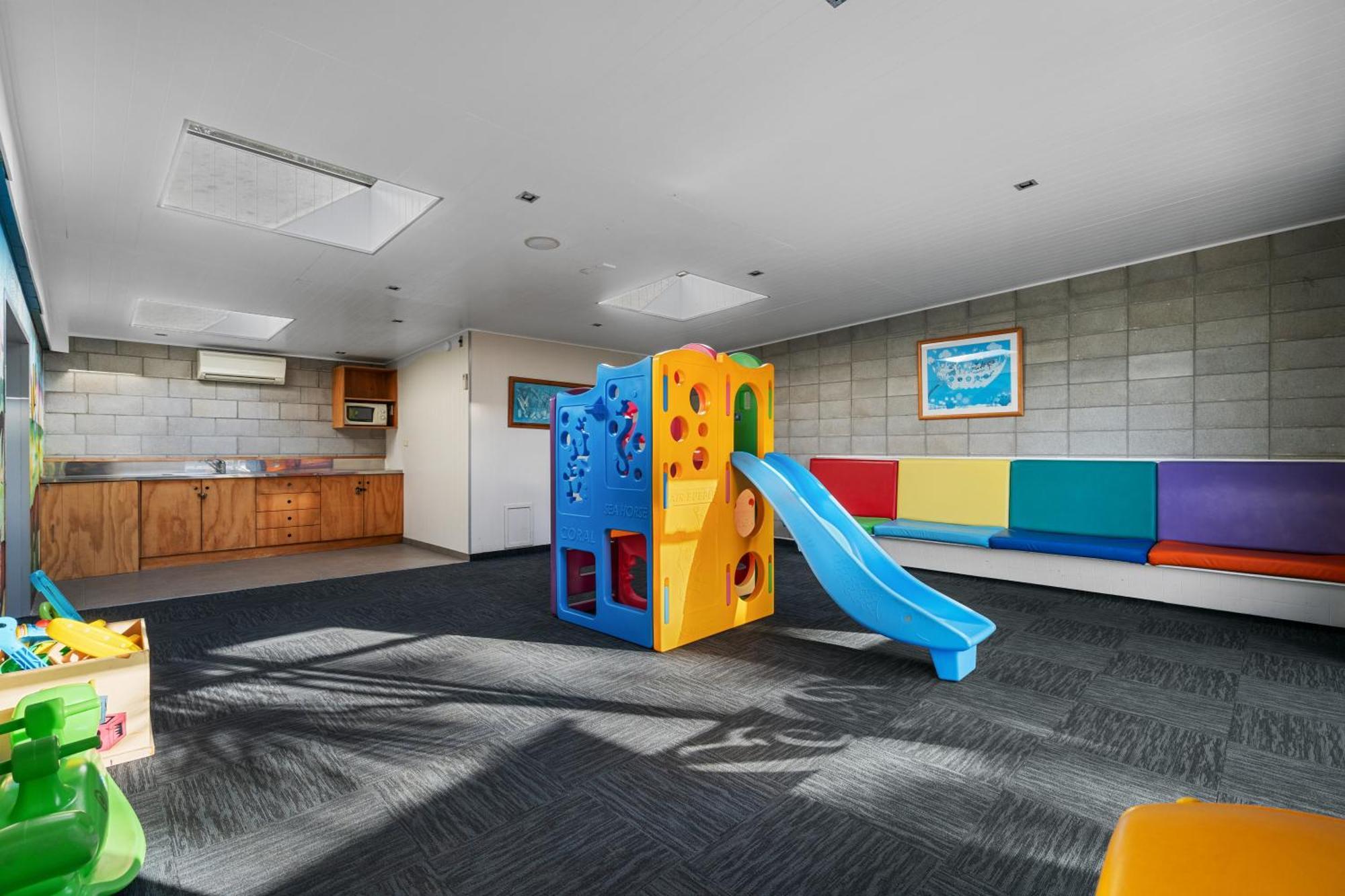Tasman Holiday Parks - Waihi Beach Kültér fotó The children's playroom