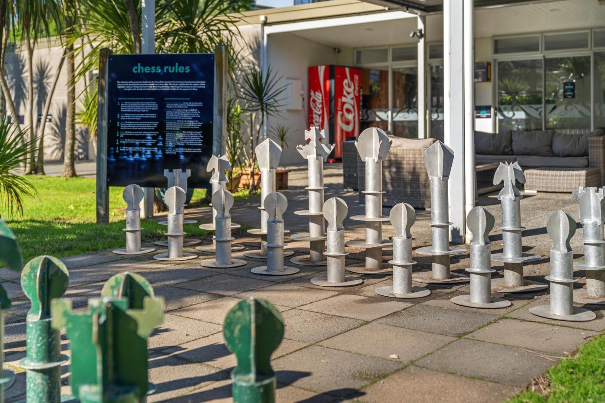 Tasman Holiday Parks - Waihi Beach Kültér fotó Chess set at the entrance of the library