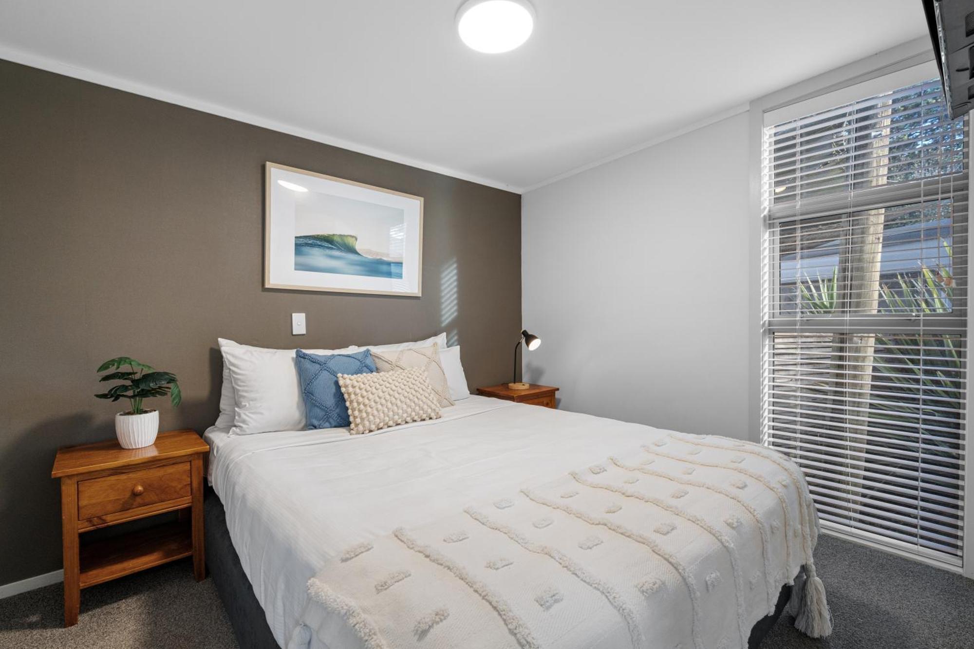 Tasman Holiday Parks - Waihi Beach Kültér fotó A bedroom in a typical apartment